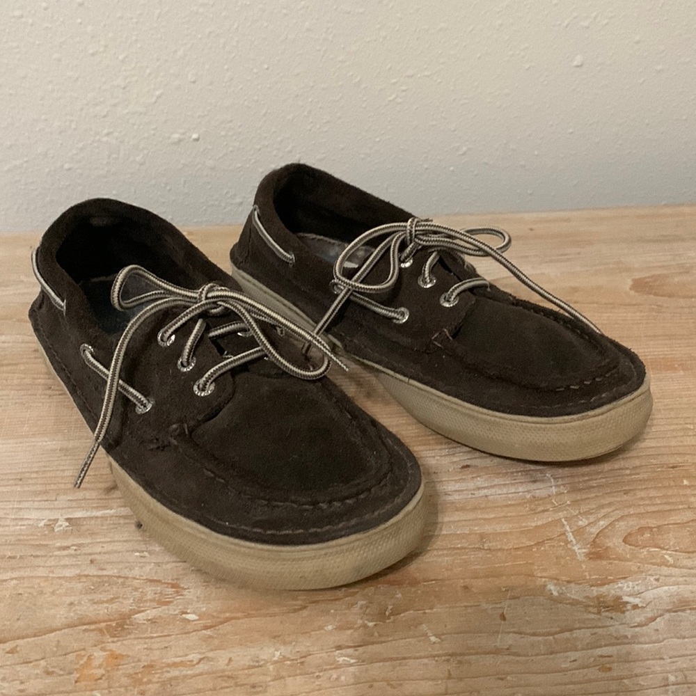 Youth Boys Sperry Topsiders. Size 4. Excellent condition.